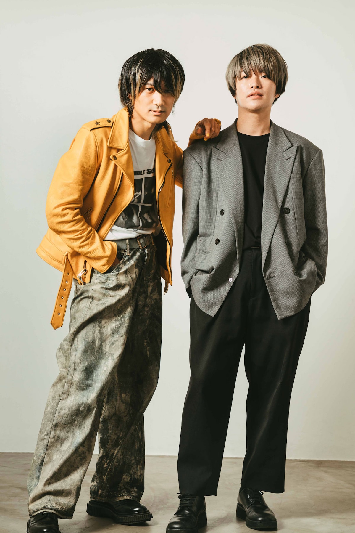 左から佐々木亮介（a flood of circle）、飯田瑞規（cinema staff）。