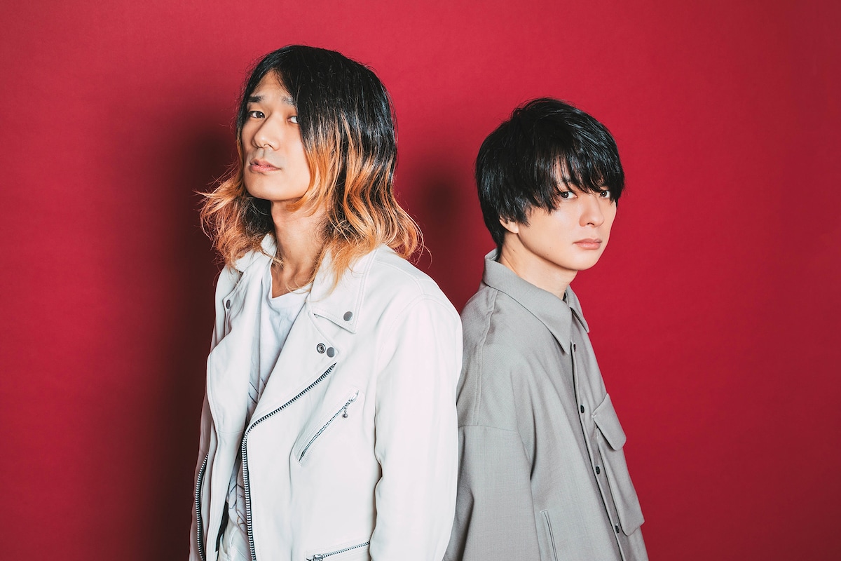 左から佐々木亮介（a flood of circle）、斎藤宏介（UNISON SQUARE GARDEN）。