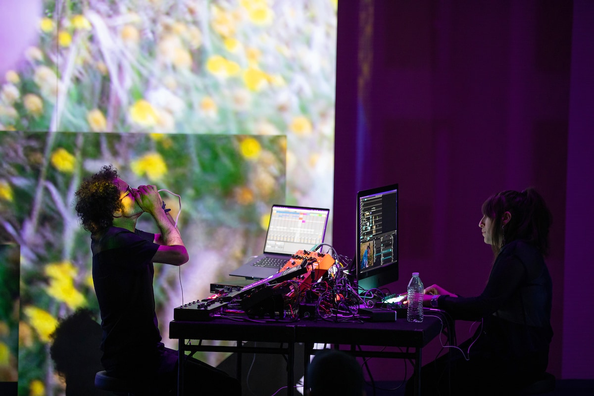 バゼル・アッバス & ルアン・アブ⹀ラーメ「an echo buried, buried, but calling still」より。©The Museum of Modern Art, New York. （Photo: Julieta Cervantes）