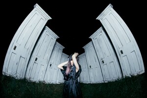 Aimer「Open α Door」インタビュー｜デビュー10周年を経て、自らの手で開く新しい扉