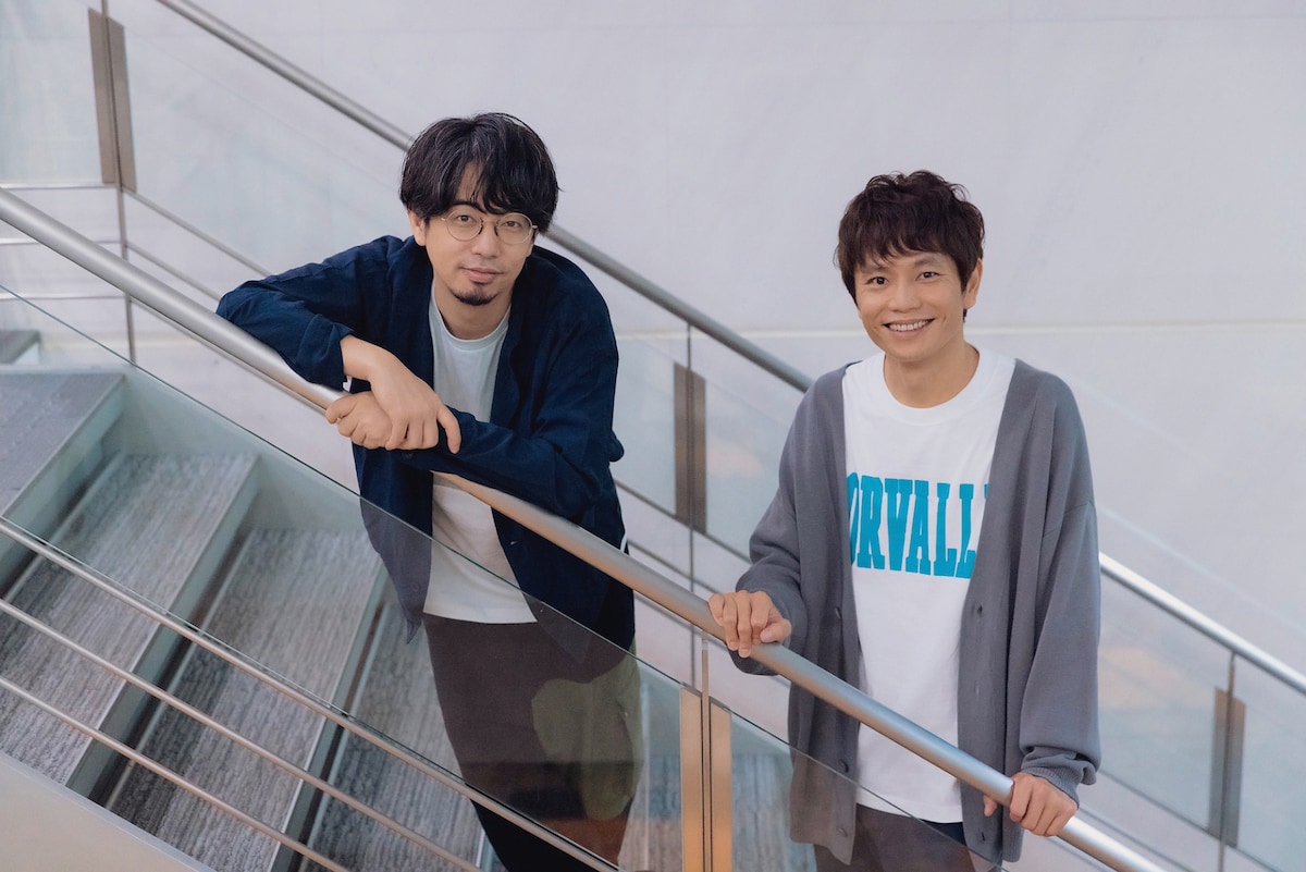 左から後藤正文（Vo, G）、喜多建介（G, Vo）。