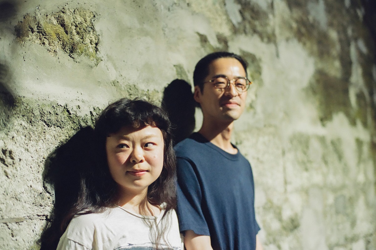 左からMiya（AG, Vo）、功刀源（EG）。