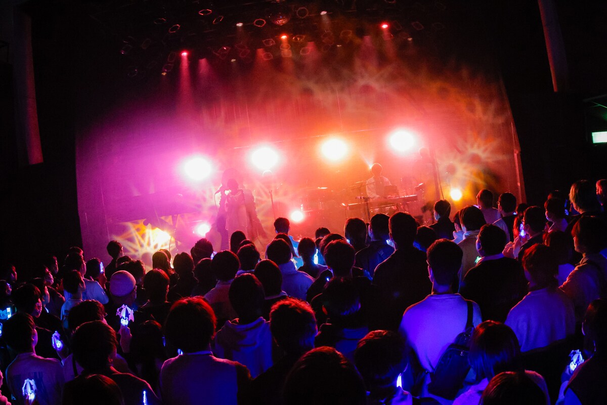 雨宿り1stワンマンライブ「傘をなくして」の様子。（撮影：江藤はんな［SHERPA+］）