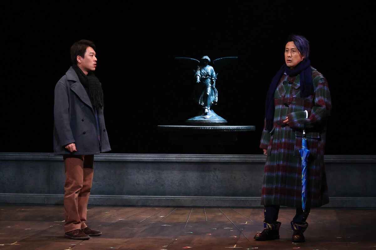 2022 / 2023シーズン フルオーディション Vol.5「エンジェルス・イン・アメリカ」 第2部「ペレストロイカ」より。左から長村航希、浅野雅博。（撮影：宮川舞子）