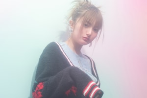 安斉かれん「ANTI HEROINE」「僕らはきっと偽りだらけの世界で強くなる。」インタビュー｜音楽で示す多彩なヒロインの姿