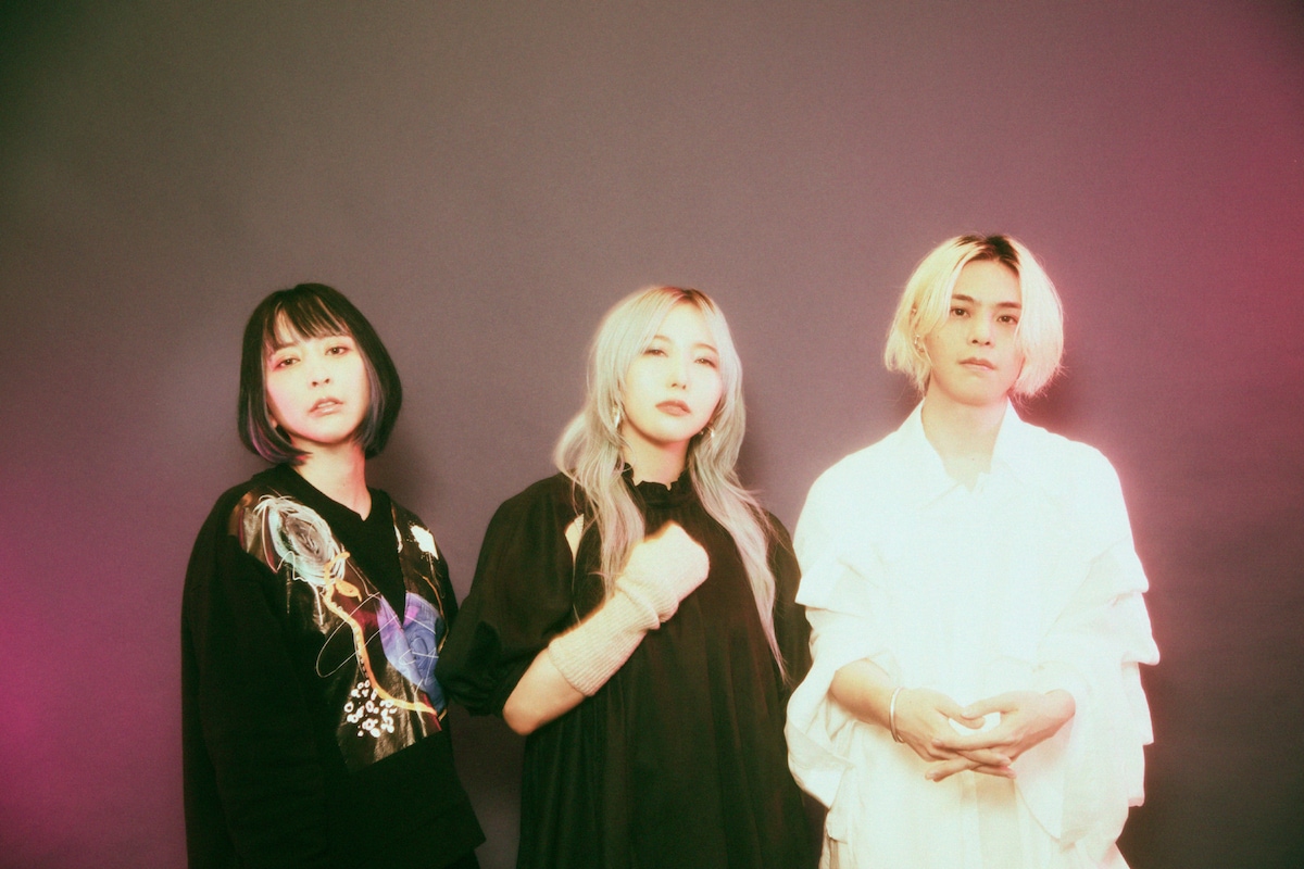 左から藍井エイル、Cö shu Nie。