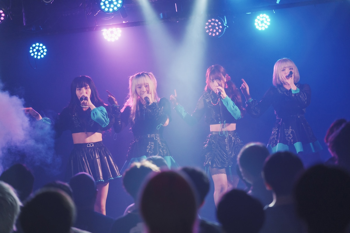 AQによるライブの様子。（撮影：ヤギタツノリ）