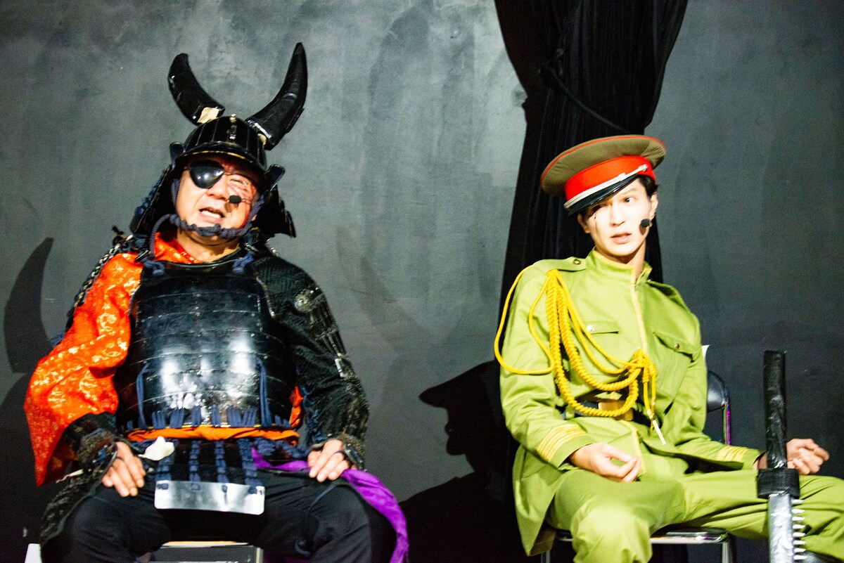 「舞台裏のジグソー&ノコギリ」