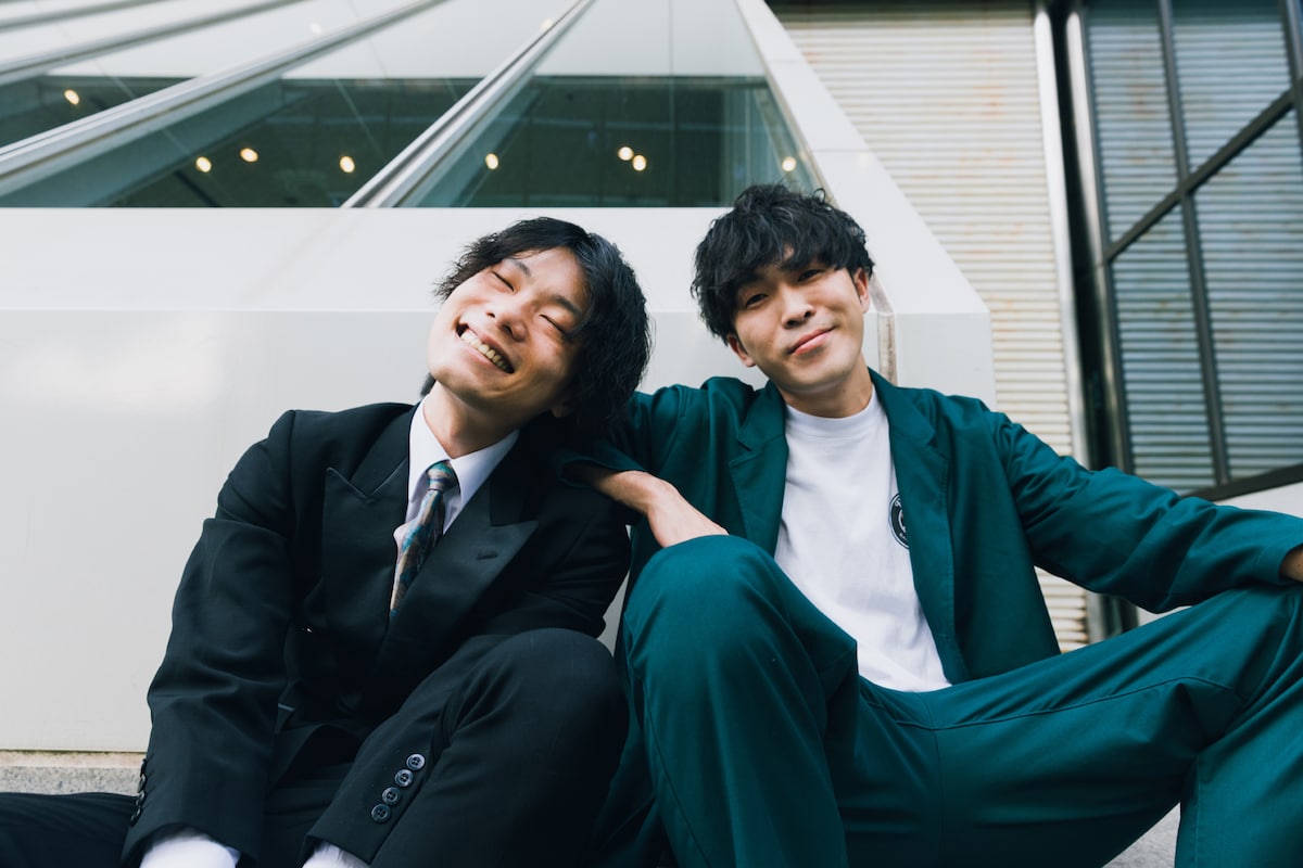 9番街レトロ。左から京極風斗、なかむら☆しゅん。