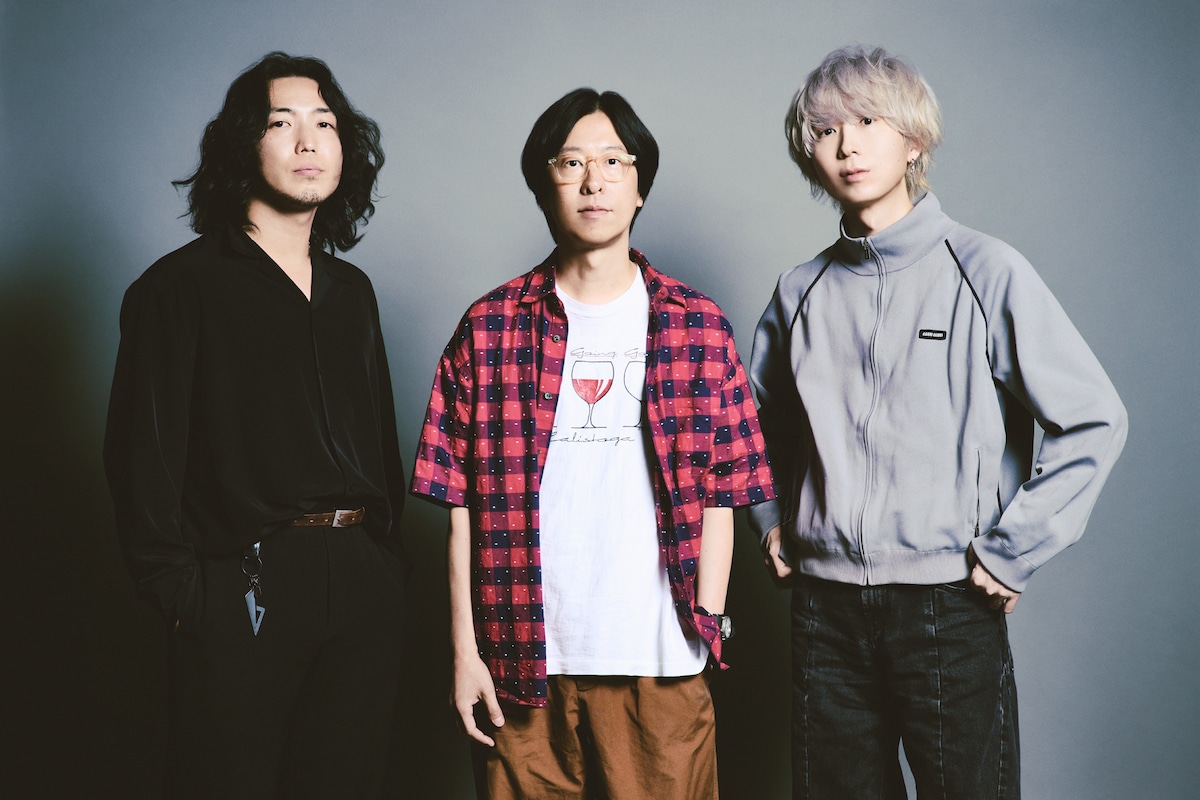 左から小林祐介(The Novembers)、ホリエアツシ(ストレイテナー)、川谷絵音(indigo la End)。