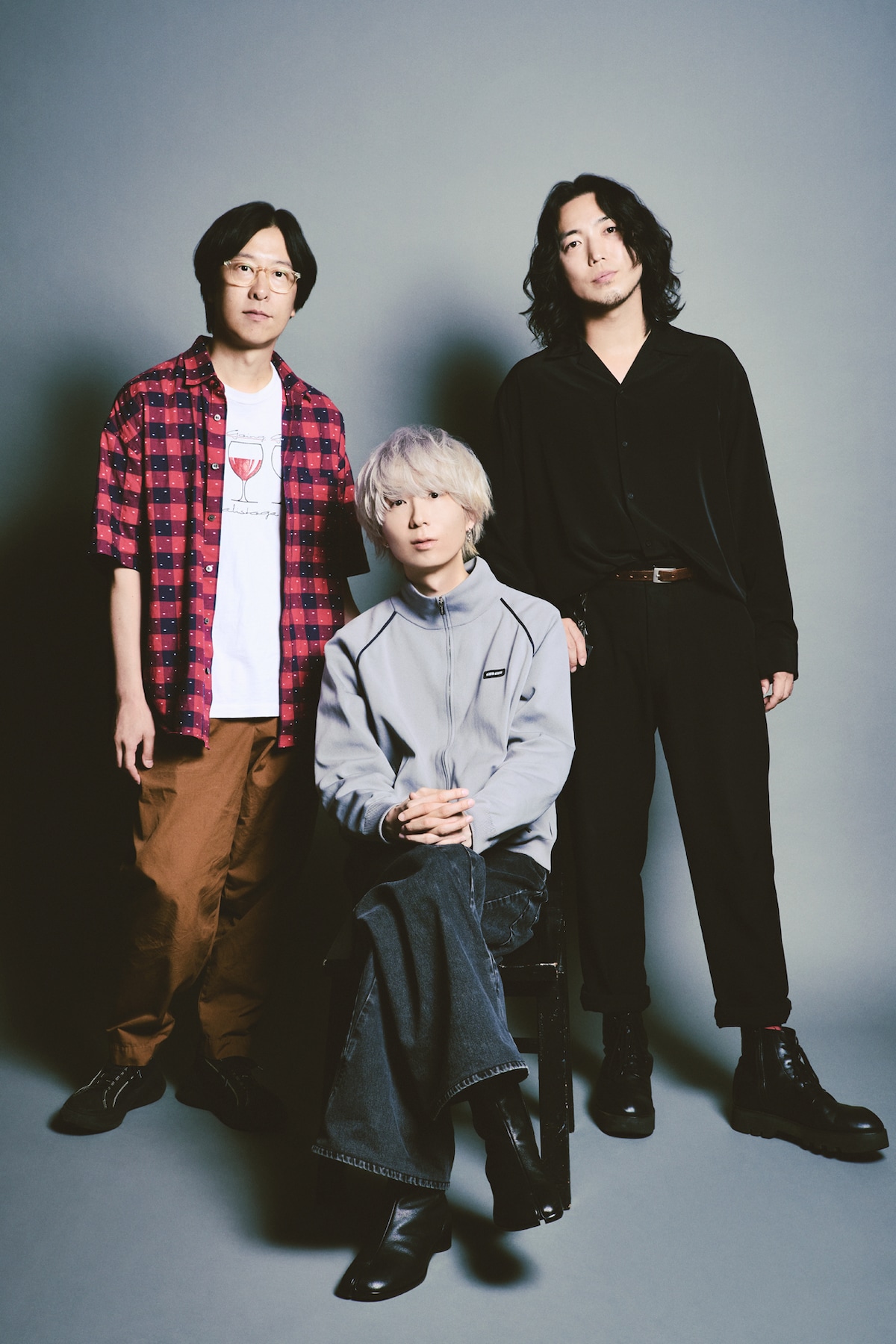 左からホリエアツシ(ストレイテナー)、川谷絵音(indigo la End)、小林祐介(The Novembers)。