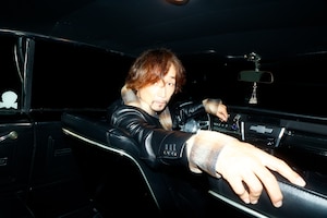 浅井健一ソロアルバム「OVER HEAD POP」インタビュー｜湧き出る“ポップ”をそのままに