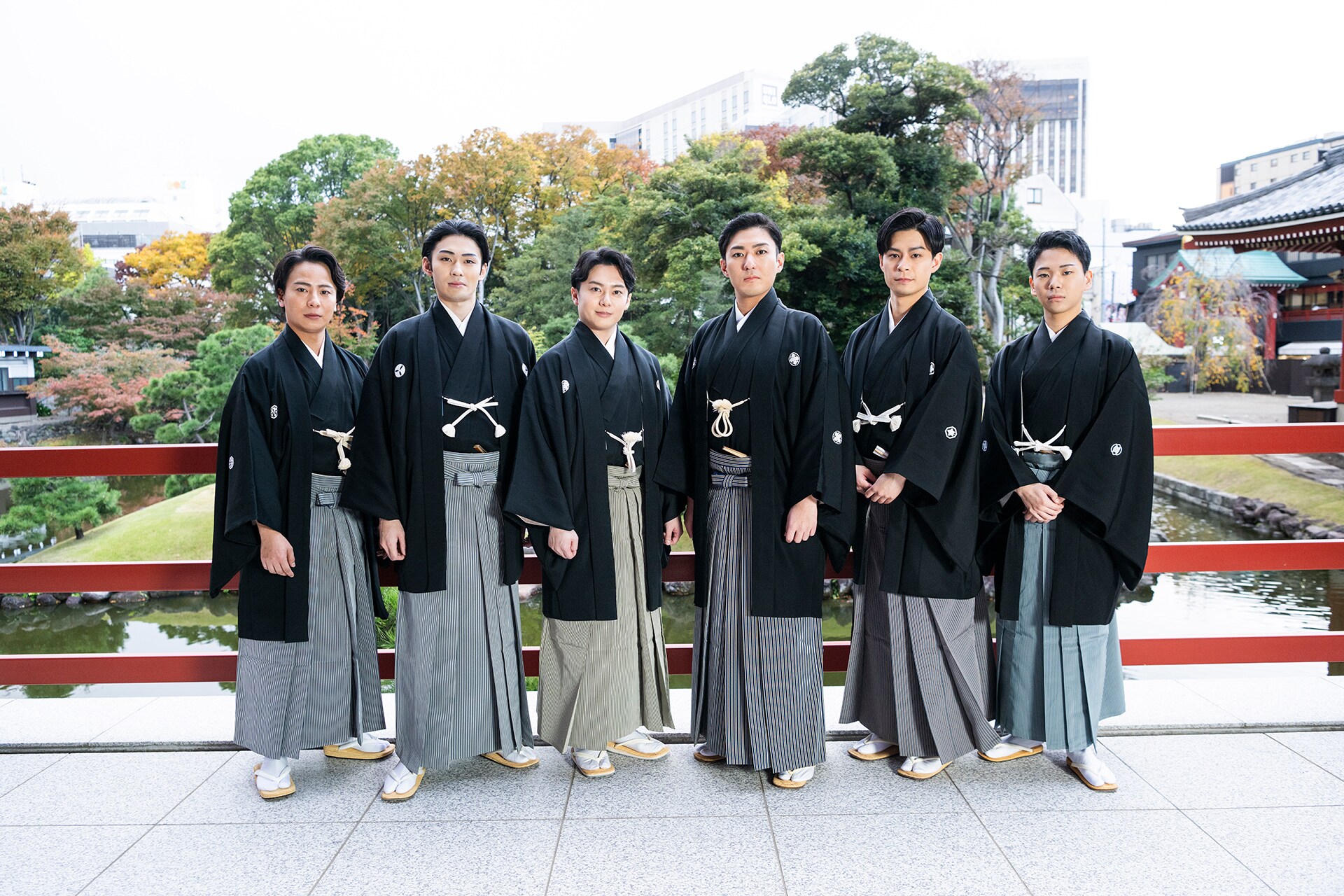 セール（6日まで）映画「国宝」中啓「赤地に牡丹」歌舞伎　舞踊　 肉筆 橋之助・男寅・莟玉・染五郎・左近・鶴松が2026年の「新春浅草歌舞伎