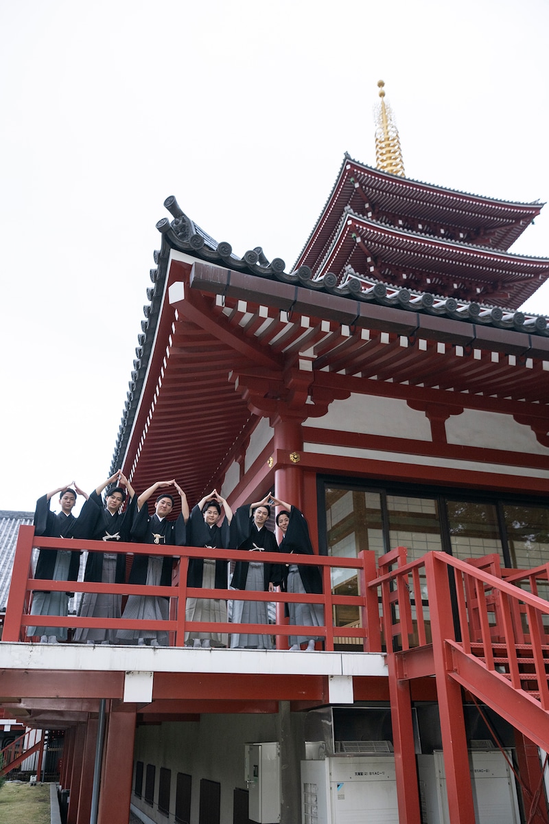 左から尾上左近、市川男寅、中村橋之助、中村莟玉、市川染五郎、中村鶴松。