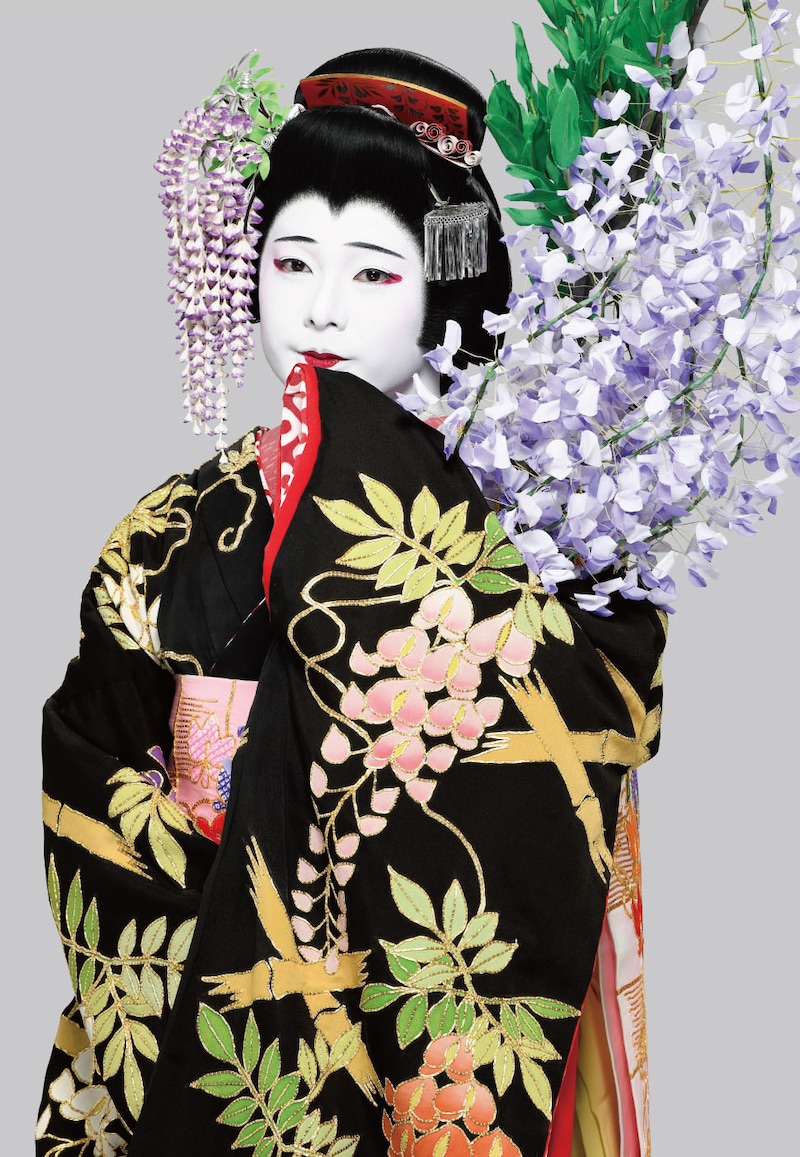 中村莟玉扮する「藤娘」藤娘。