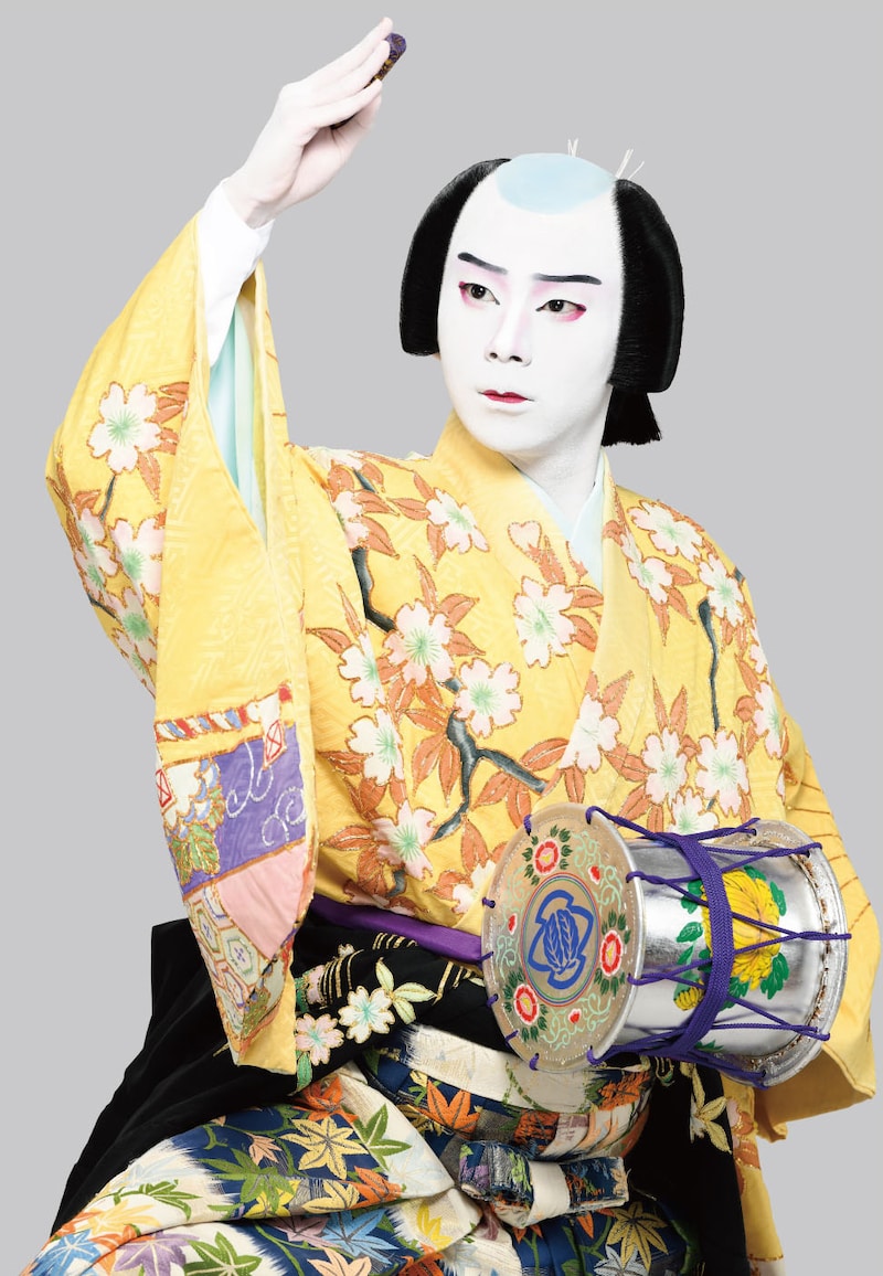 尾上左近扮する「男女道成寺」白拍子桜子実は狂言師左。