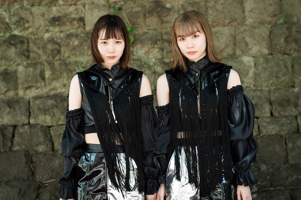 左からウォンカー・ツインズ、マチルダー・ツインズ。