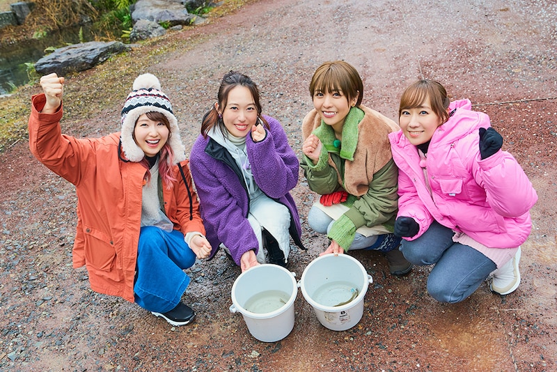 キャンプ場にてニジマス釣りを満喫。