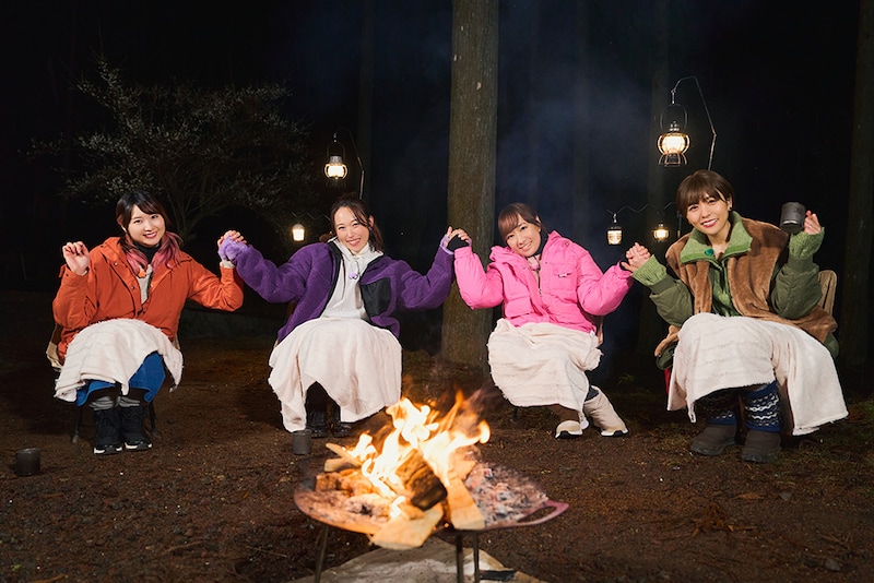 焚火を囲んで語らう。