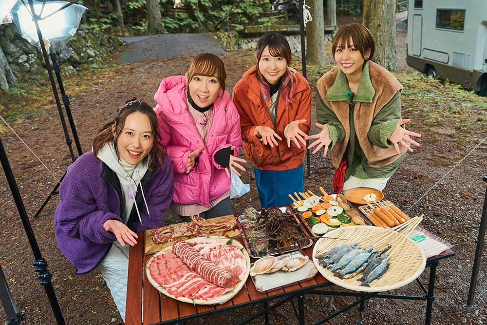 BBQを楽しむスフィアメンバー。