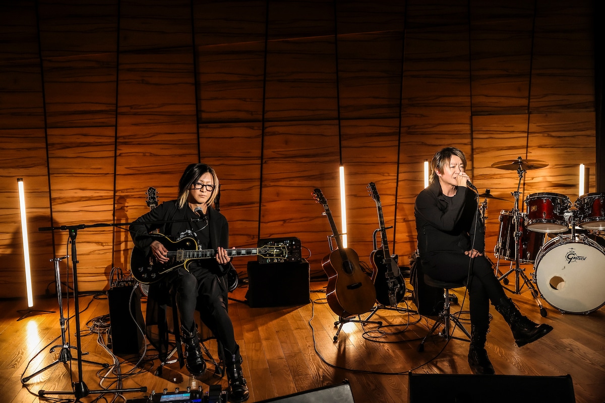 セッションを繰り広げるHISASHIとTERU。