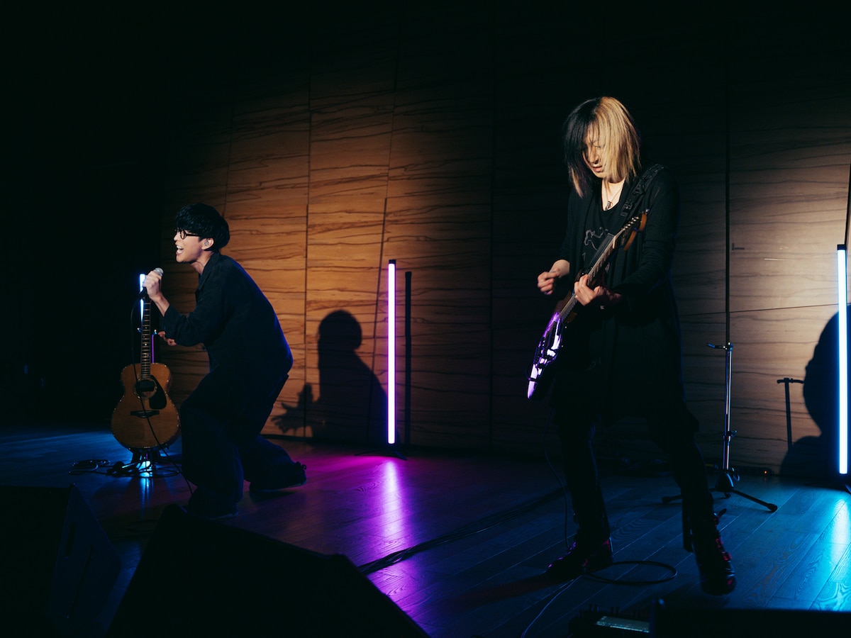 左からオーイシマサヨシ、HISASHI。