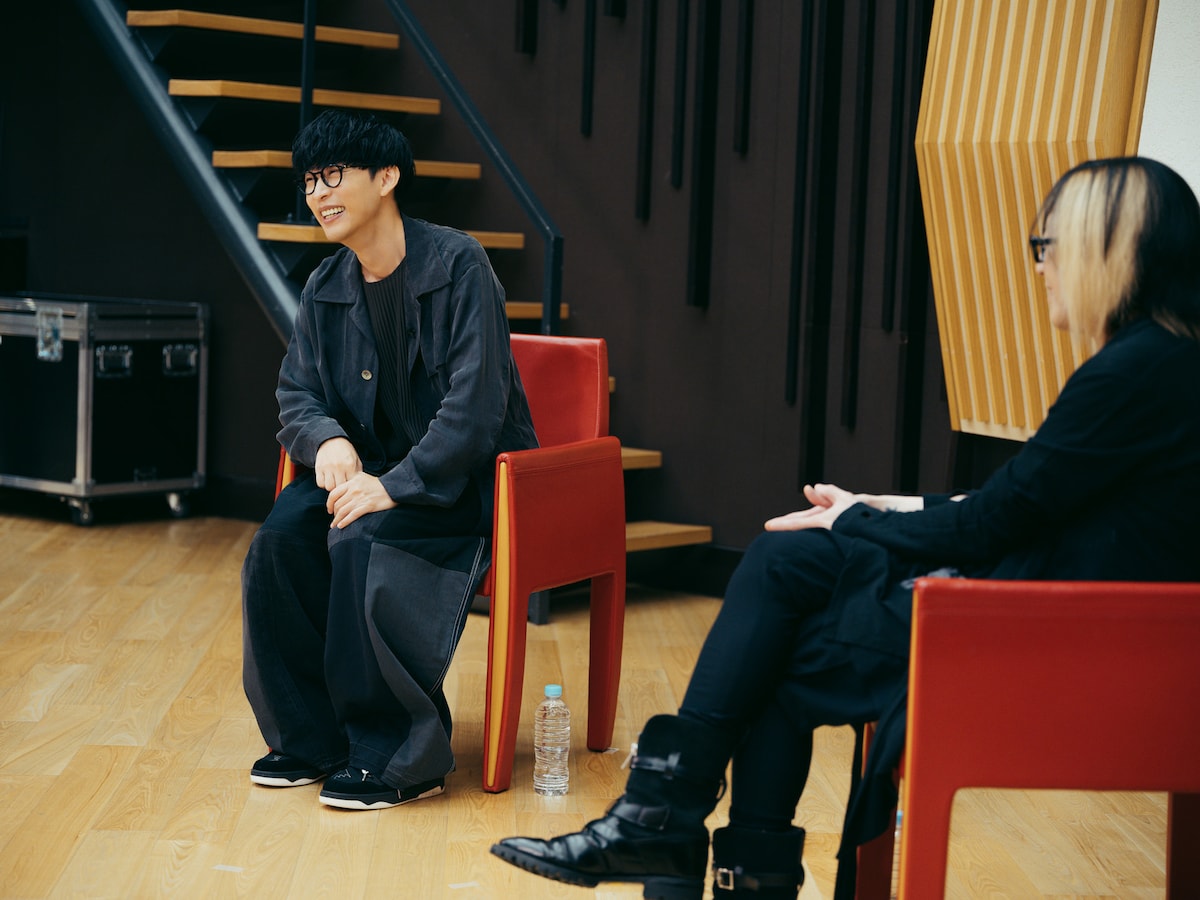 左からオーイシマサヨシ、HISASHI。