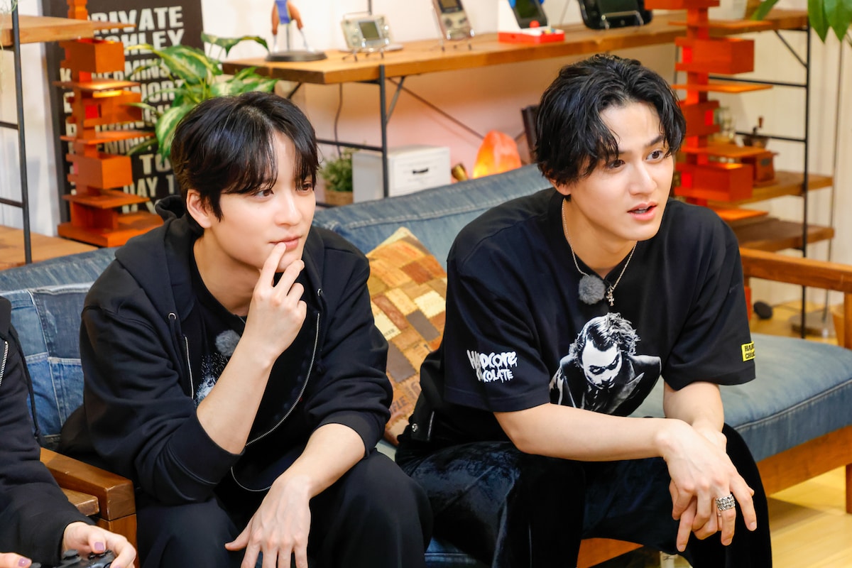 左から梅原裕一郎、武内駿輔。