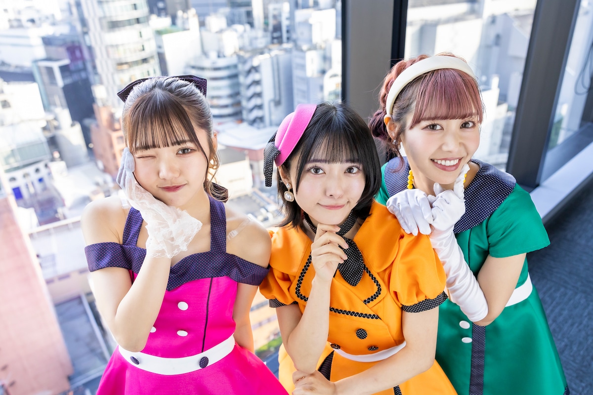 夏の月を夢みて。津代美月（JamsCollection）、岡田彩夢（虹のコンキスタドール）、仲川瑠夏（FRUITS ZIPPER）。