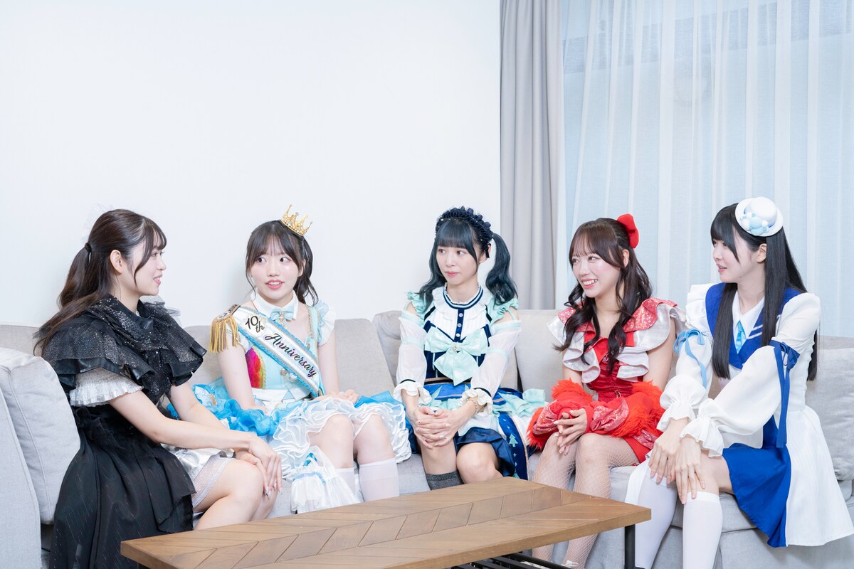 左から白岡今日花(Task have Fun)、大和明桜(虹のコンキスタドール)、大場はるか(ナナランド)、小田アヤネ(クマリデパート)、小野寺梓(真っ白なキャンバス)。