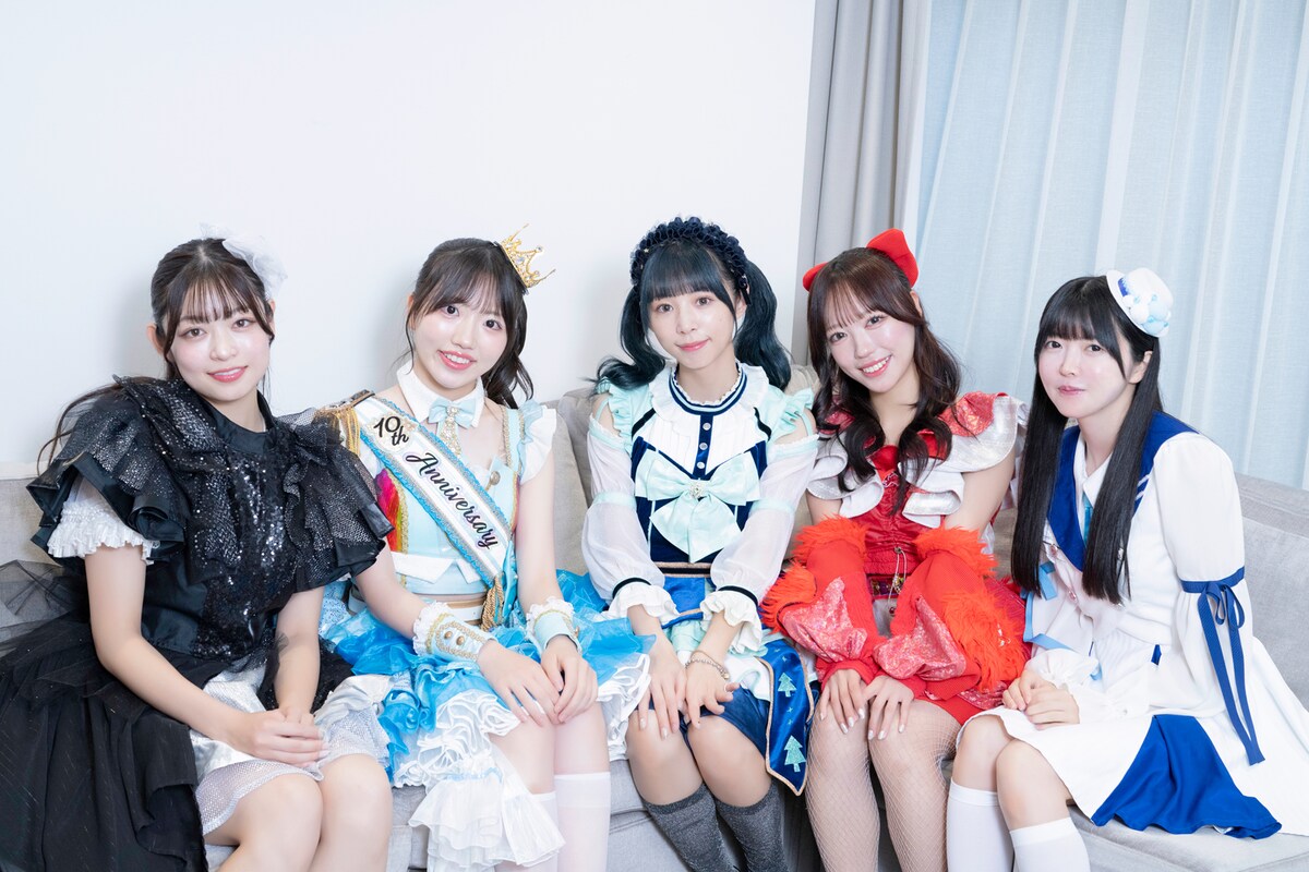 左から白岡今日花(Task have Fun)、大和明桜(虹のコンキスタドール)、大場はるか(ナナランド)、小田アヤネ(クマリデパート)、小野寺梓(真っ白なキャンバス)。
