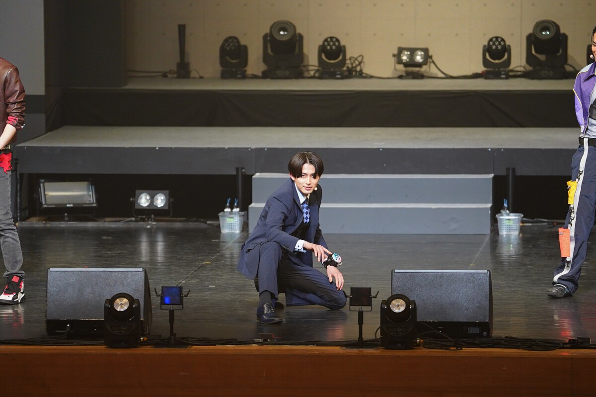 「爆上戦隊ブンブンジャー ファイナルライブツアー2025」名古屋公演のエンディングにて、「シャーシローー!」という声援に対し「シャーシロじゃない……射士郎だ」と言いながらかっこいいポーズを取る葉山侑樹