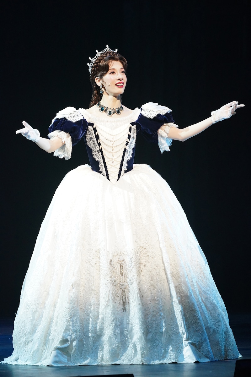 ミュージカル「エリザベート」2025年公演より、明日海りお扮するエリザベート。（写真提供：東宝演劇部）