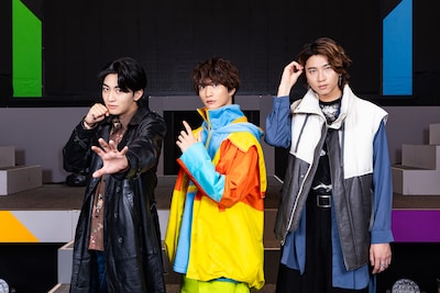 左から日野友輔、知念英和、庄司浩平