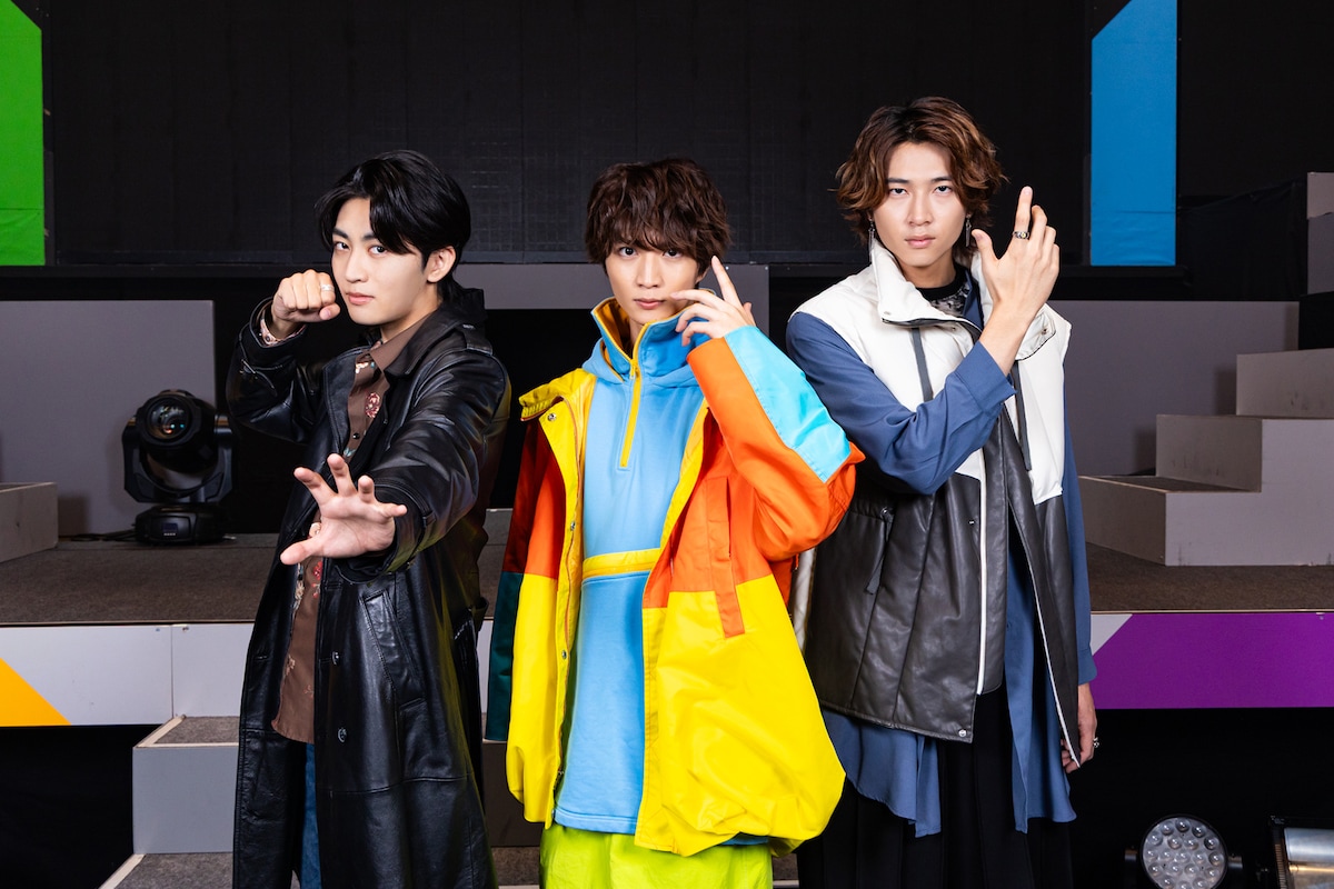 左から日野友輔、知念英和、庄司浩平