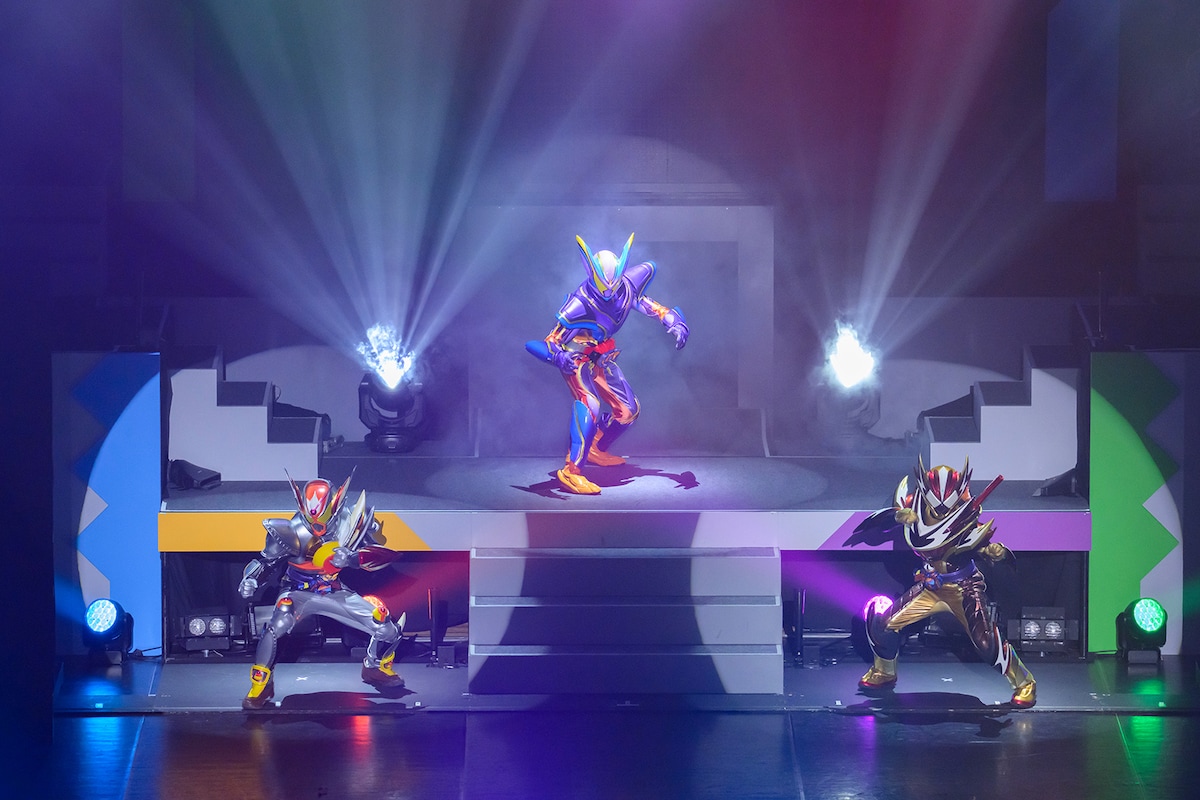 「仮面ライダーガヴ ファイナルステージ」石川公演より、仮面ライダーヴラム、仮面ライダーガヴ、仮面ライダーヴァレンの登場シーン