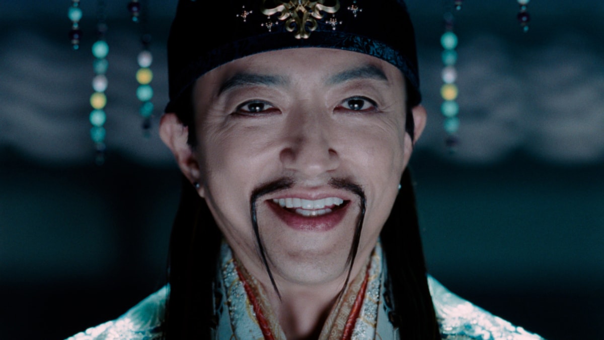 au三太郎シリーズCM「無敵の父、登場」篇の場面写真。大沢たかお演じる天帝は有村架純扮するかぐや姫の父という役どころ