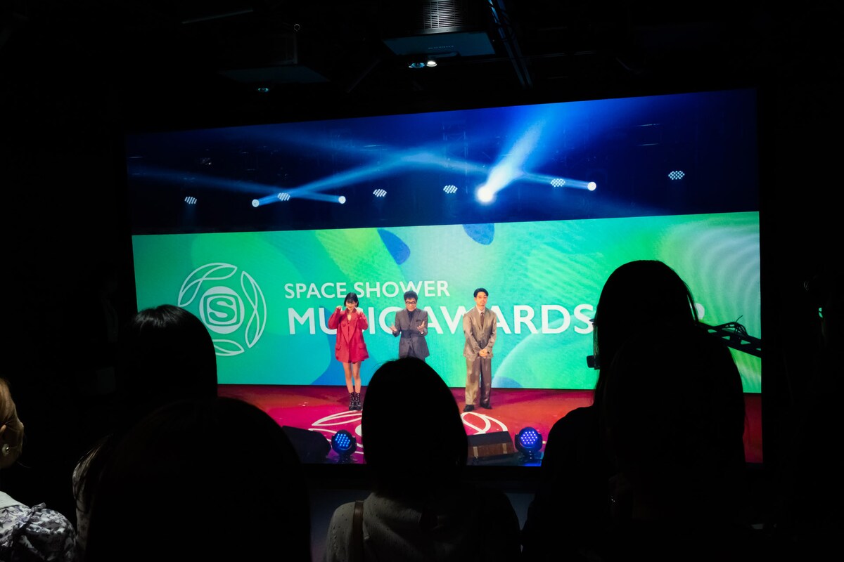 中継でつながったメイン会場の様子。