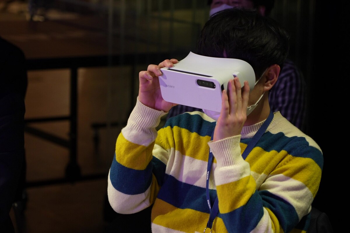 別会場でのVR映像体験の様子。