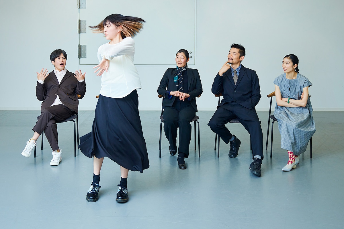 岡田利規 ダンス作品兼演劇作品「ダンスの審査員のダンス」ビジュアル（Photo by Yusei Fukuyama）