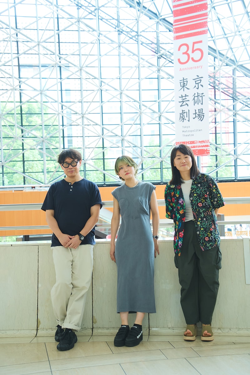 左から岡田利規、関田育子、山口遥子。