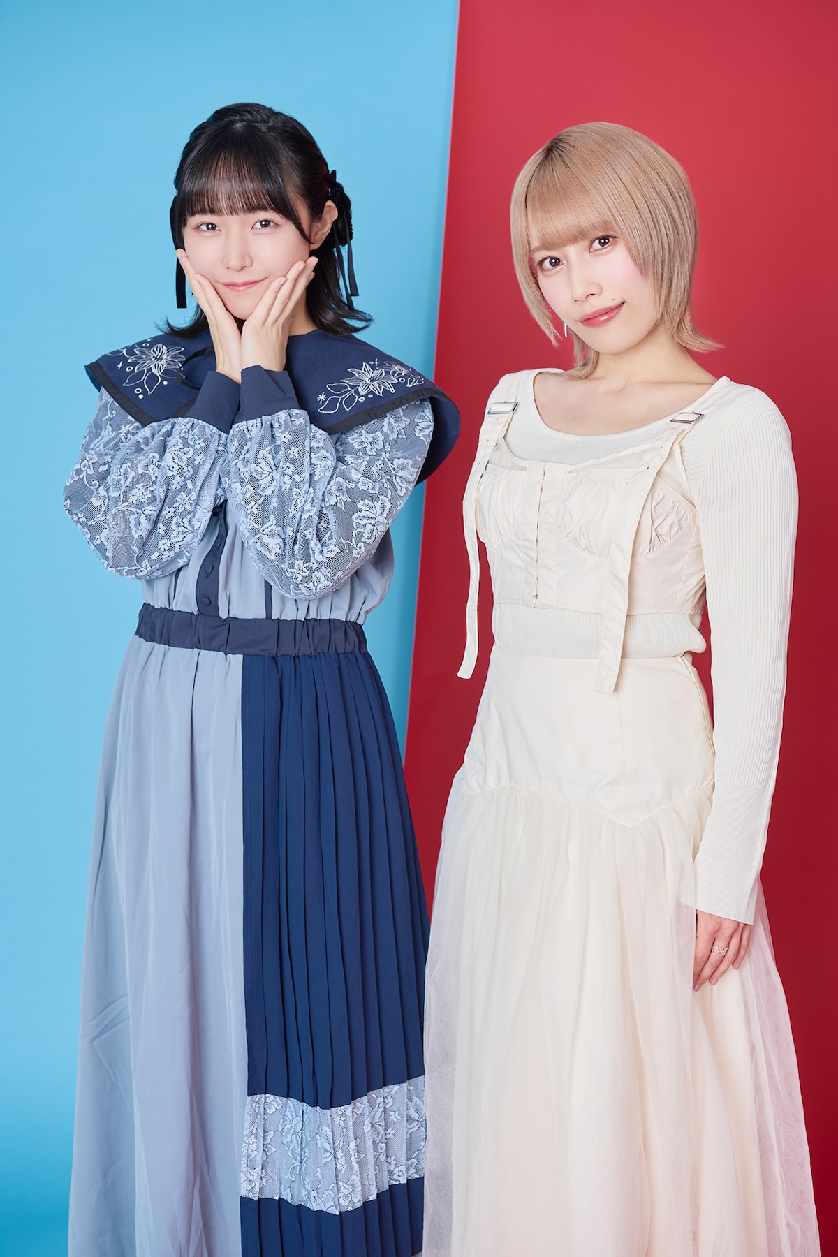 左から羊宮妃那、佐々木李子。