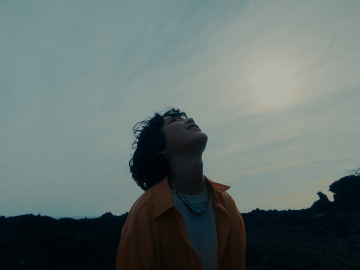 Awkmiu「アロー」ミュージックビデオより。