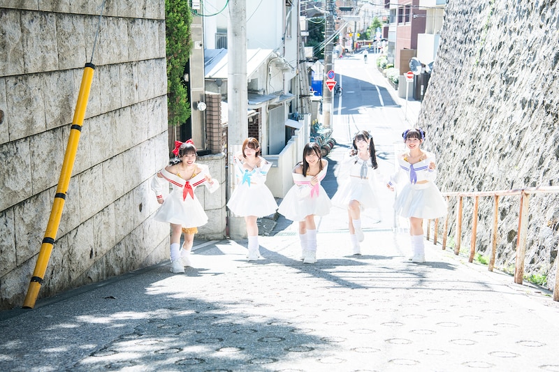 坂を駆け上がる#ババババンビ。