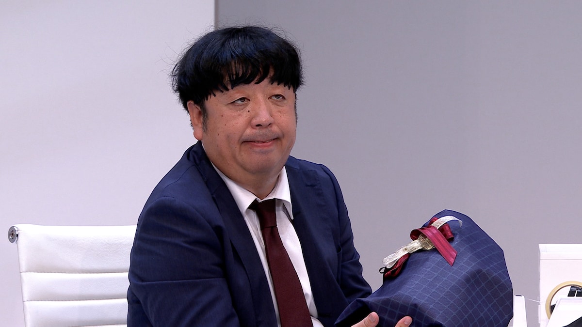 コント「Off Guard」のワンシーン。