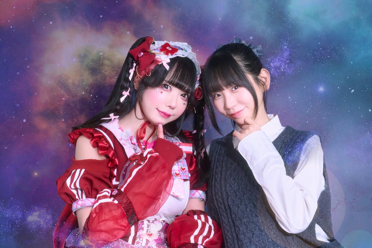 左から恋汐りんご、古川未鈴。