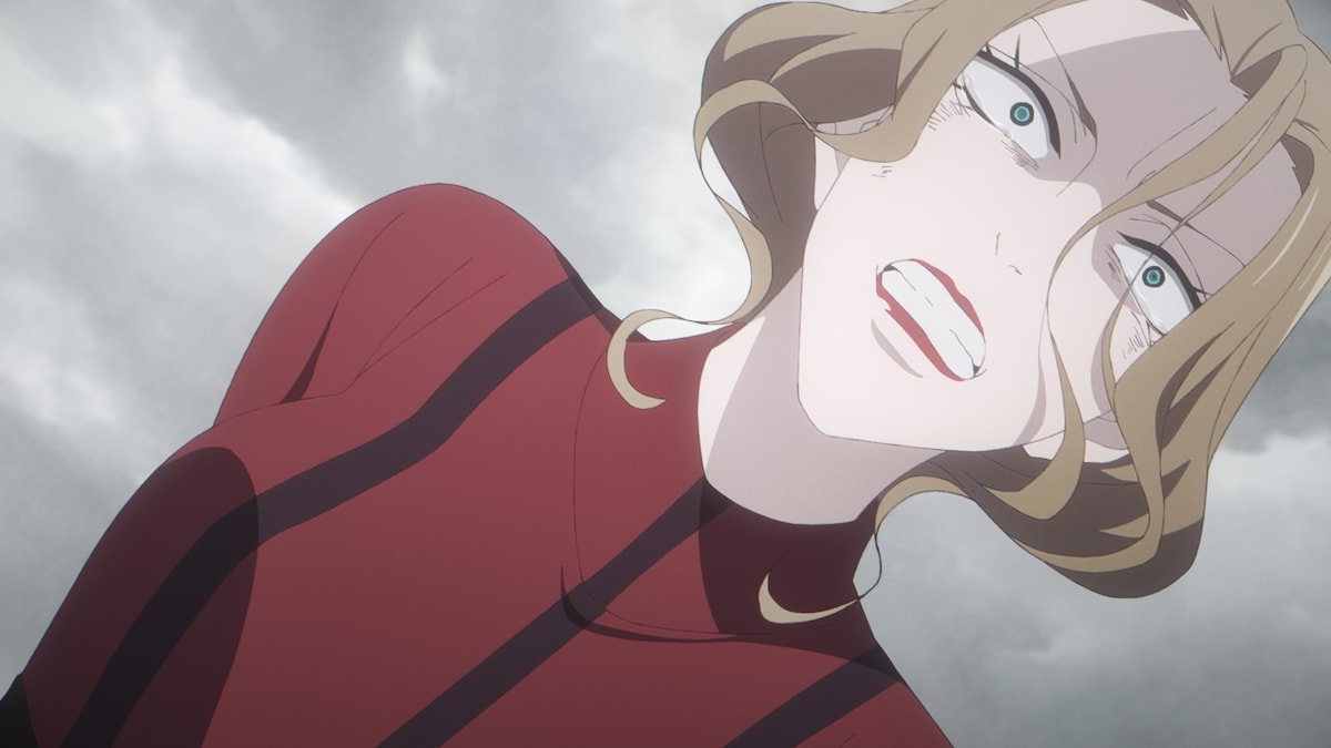 アニメ「薔薇王の葬列」第11話より。自身の目の前で息子・エドワードを殺されてしまったマーガレット王妃。