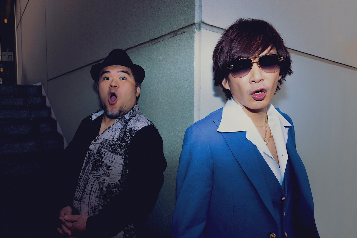 左からジミー岩崎（Key）、港町銀じろう（Vo）。