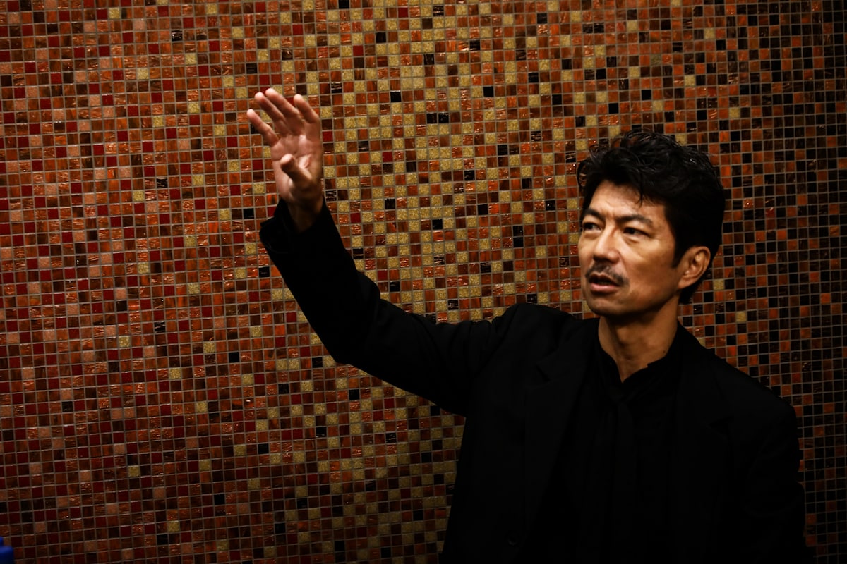 高い足場でのバトルについて振り返る仲村トオル