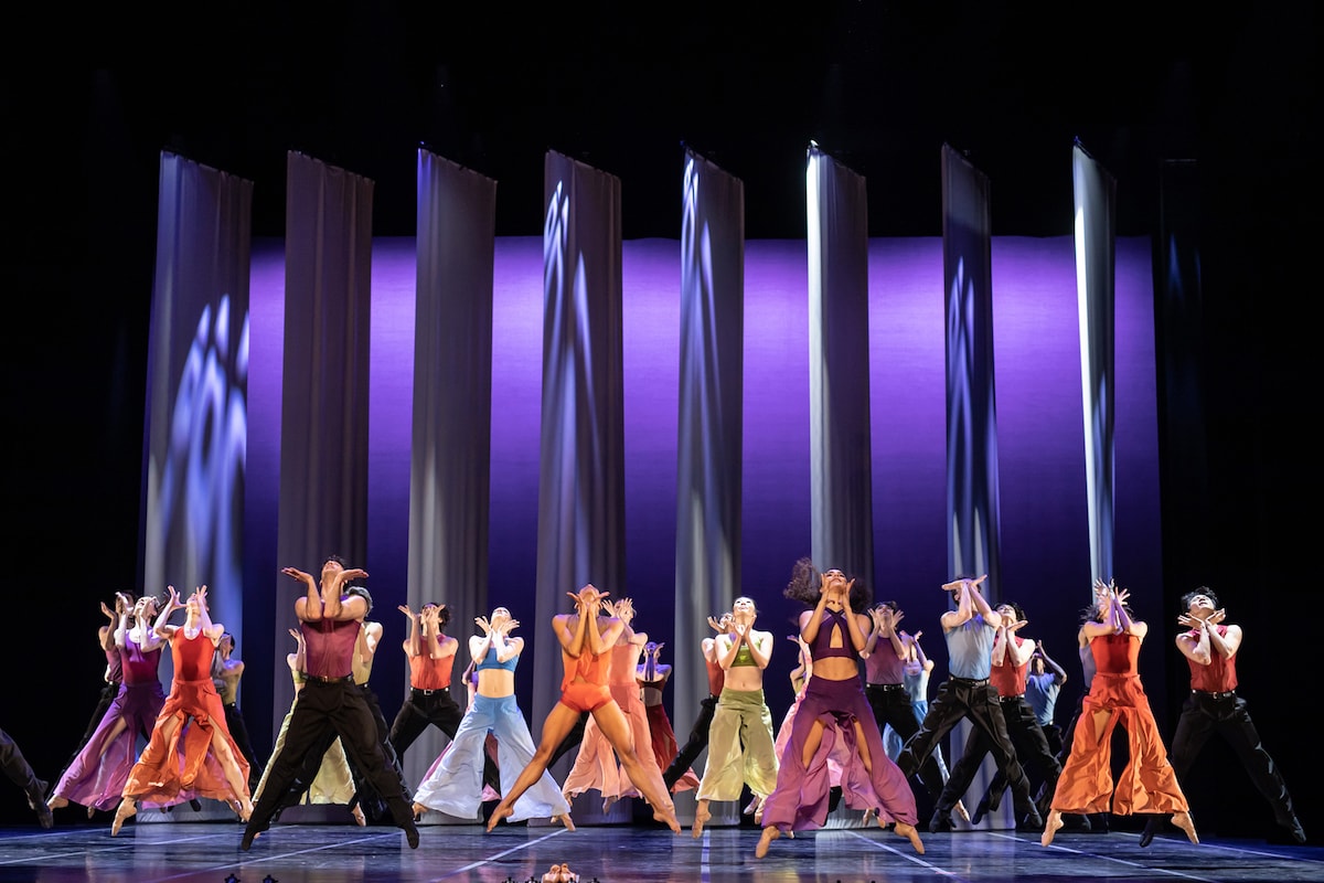 モーリス・ベジャール・バレエ団「だから踊ろう…！」2022年公演より。©BBL-Gregory Batardon